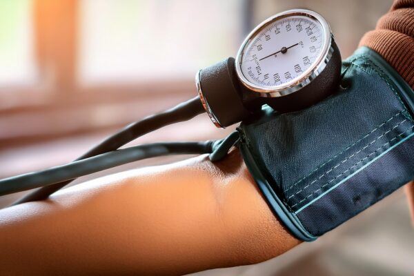 Hypertension measurement with sphygmomanometer